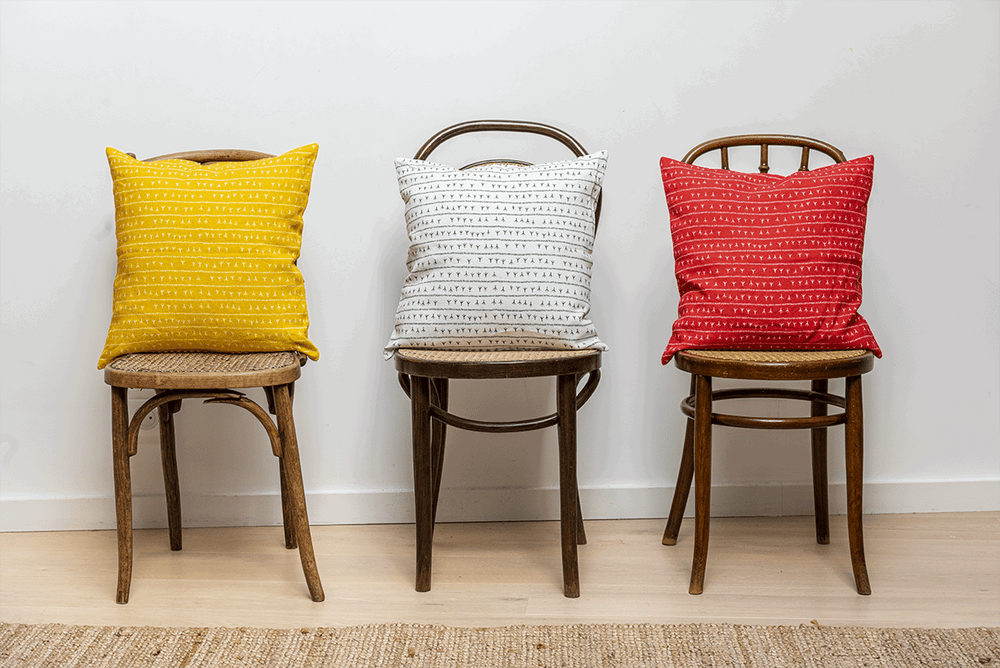 Housse de coussin lin 45x45 - Motif ARRASTA PÉ couleur rouge TERRA Housses de coussins Sabia Brasilian Design