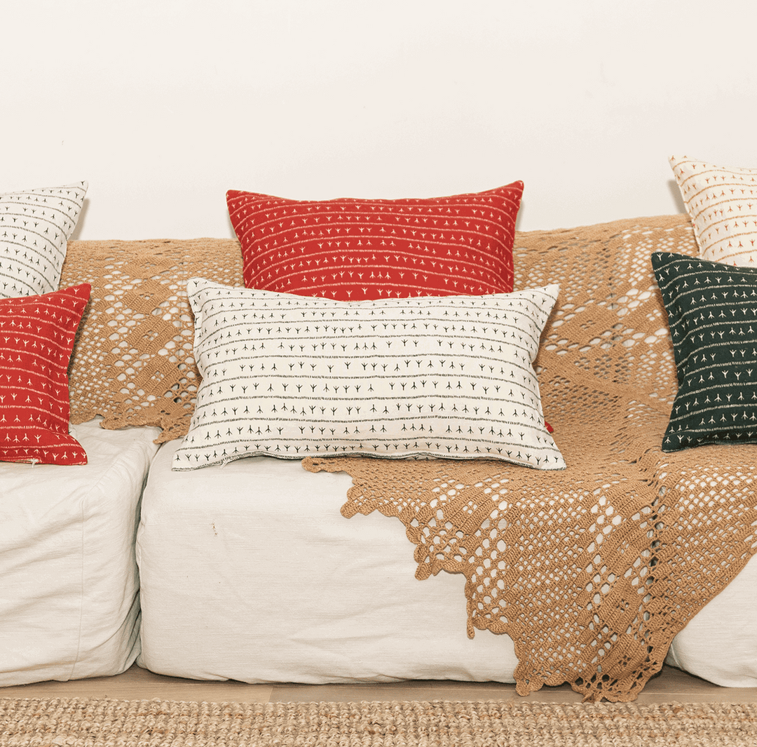 Housse de coussin lin 45x45 - Motif ARRASTA PÉ couleur rouge TERRA Housses de coussins Sabia Brasilian Design