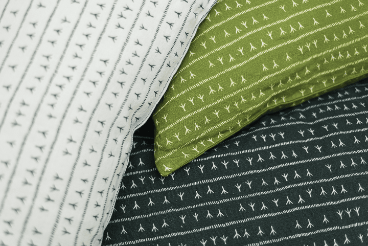 Housse de coussin lin 45x45 - Motif ARRASTA PÉ couleur vert ABACATE Housses de coussins Sabia Brasilian Design