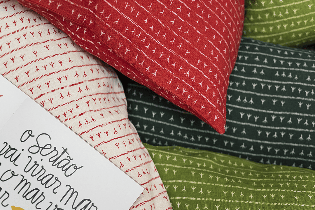 Housse de coussin lin 45x45 - Motif ARRASTA PÉ couleur vert AMAZÔNIA Housses de coussins Sabia Brasilian Design