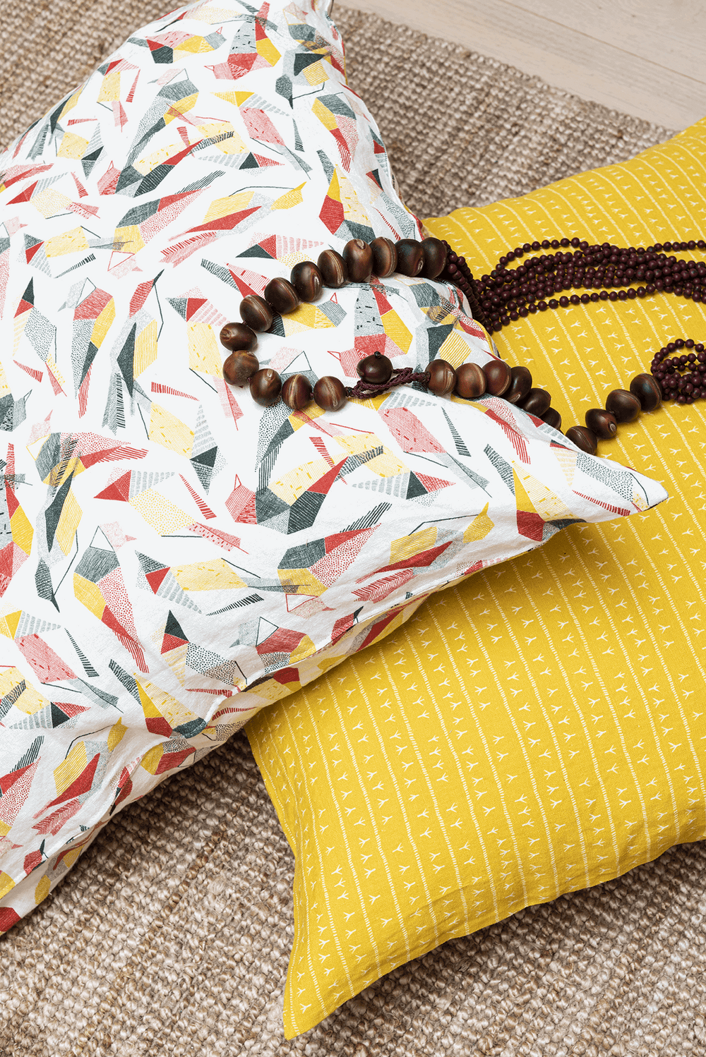 Housse de coussin lin 80x80 - Motif ARRASTA PÉ couleur jaune ABACAXI