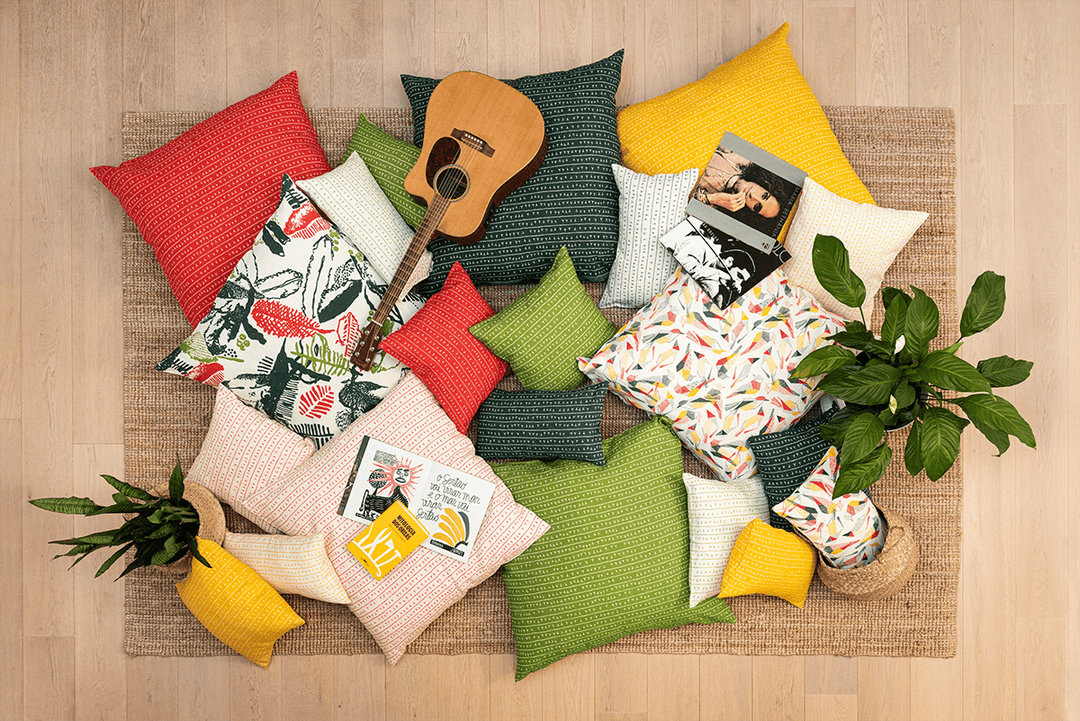 Housse de coussin lin 80x80 - Motif ARRASTA PÉ couleur ROUGE Housses de coussins Sabia Brasilian Design