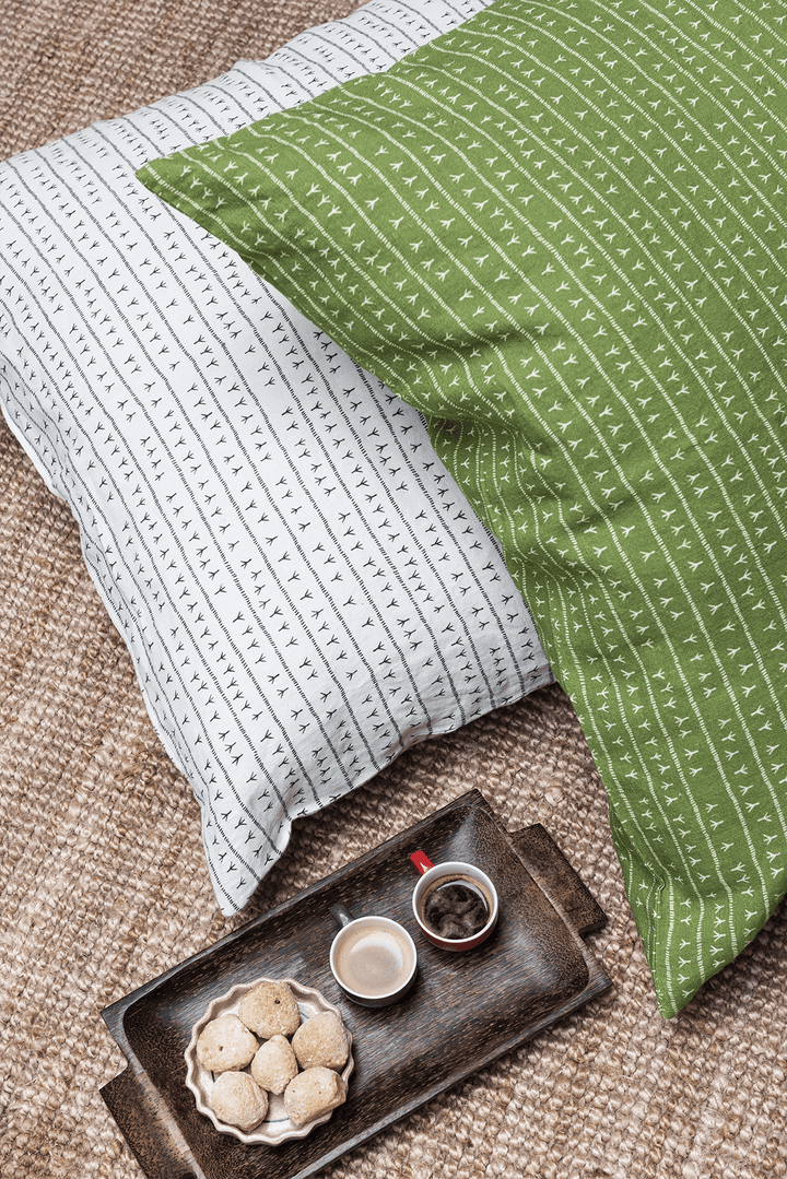Housse de coussin lin 80x80 - Motif ARRASTA PÉ couleur vert ABACATE Housses de coussins Sabia Brasilian Design