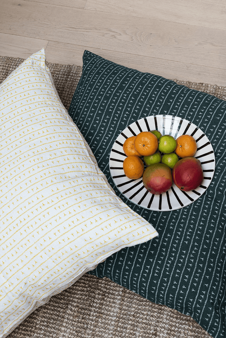 Housse de coussin lin 80x80 - Motif ARRASTA PÉ couleur vert AMAZÔNIA