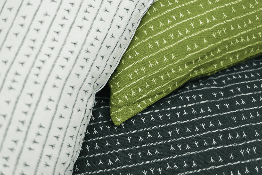 Housse de coussin lin 80x80 - Motif ARRASTA PÉ couleur vert FOLHA Housses de coussins Sabia Brasilian Design