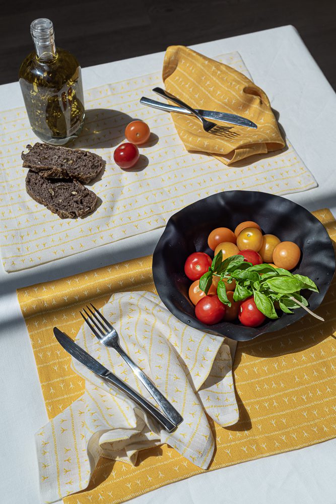 Serviette de table lin (par 2) 45x45 - Motif ARRASTA PÉ couleur JAUNE Serviettes de table Sabia Brasilian Design
