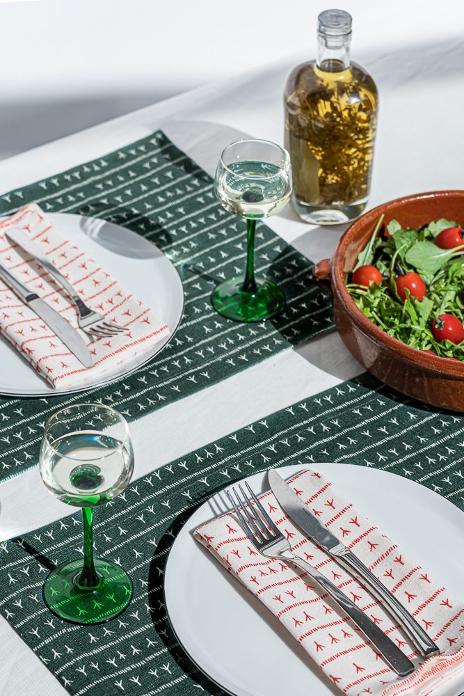 Serviette de table lin (par 2) 45x45 Rouge - Motif ARRASTA PÉ couleur ROUGE Serviettes de table Sabia Brasilian Design