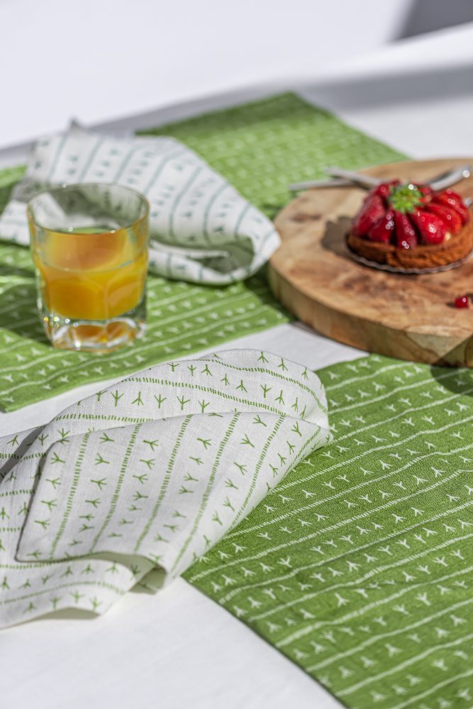 Set de table lin (par 2) encadré 35x50 - Motif ARRASTA PÉ couleur vert ABACATE Sets de table Sabia Brasilian Design