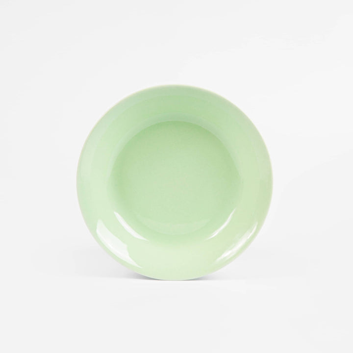L'assiette creuse ronde en porcelaine - Vert amande Assiettes creuses Ogre la Fabrique