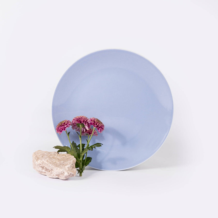 La grande assiette en porcelaine ronde - Bleu pastel Assiettes à diner Ogre la Fabrique