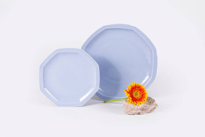 La grande assiette en porcelaine octogonale - Bleu pastel Assiettes à diner Ogre la Fabrique