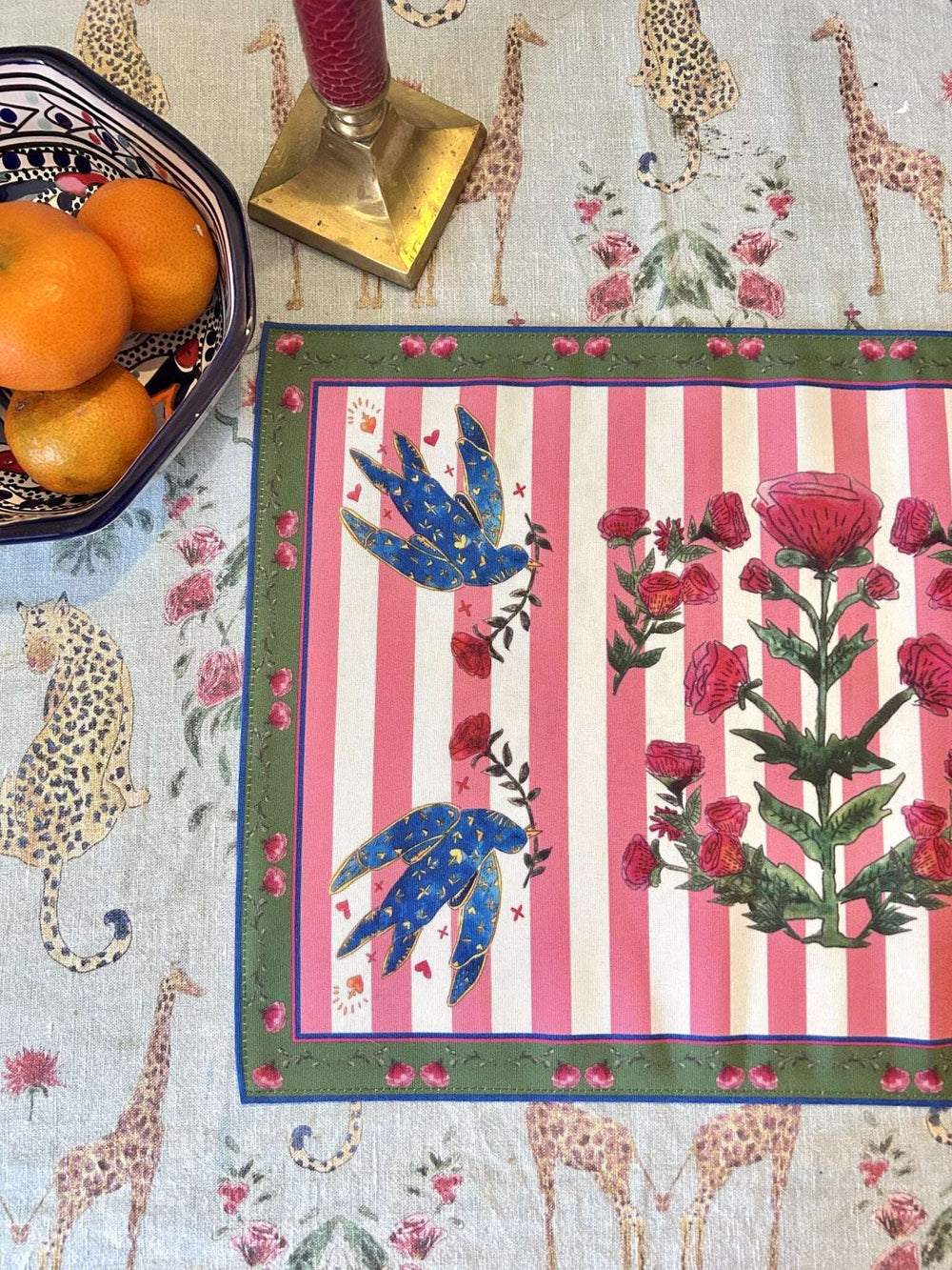 Set de table - Tissu anti-taches - Motifs poésie et fleurs - Fond rayé blanc et rose