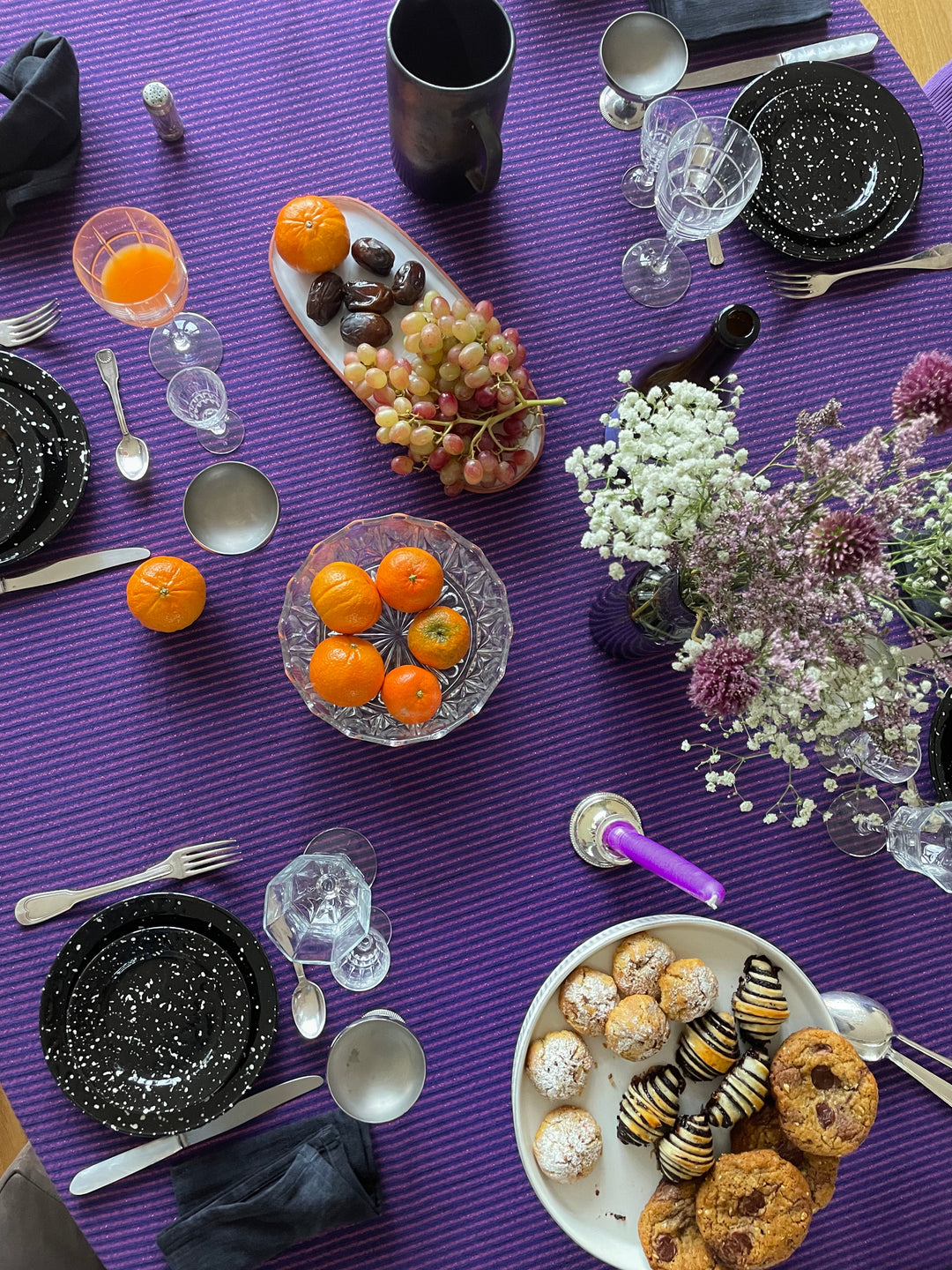 Nappe violette à rayure noire et rose brillant - Jacinthe Nappes Maryne Guyot créations