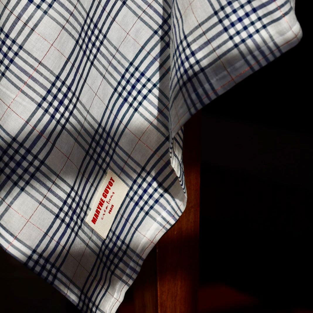 Nappe légère blanche au motif carreaux bleu marine et cuivré - Douce ligne Nappes Maryne Guyot créations