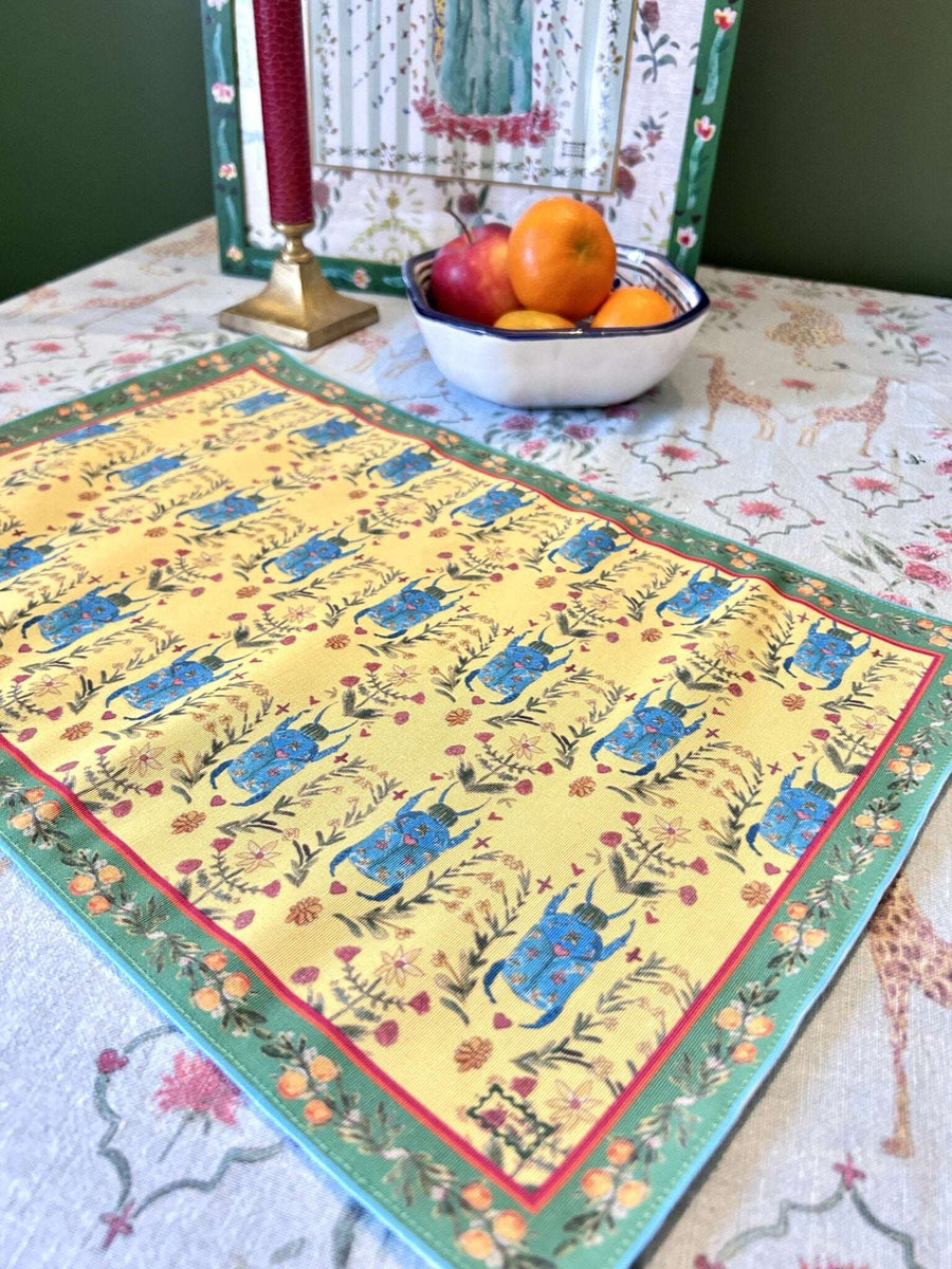 Set de table - Tissu anti-taches - Motifs scarabées et fleurs - Fond jaune