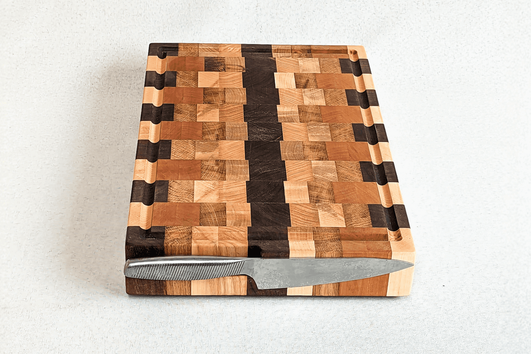 Billot de cuisine artisanal BARRIG avec porte-couteau aimanté – Billot en bois massif made in France