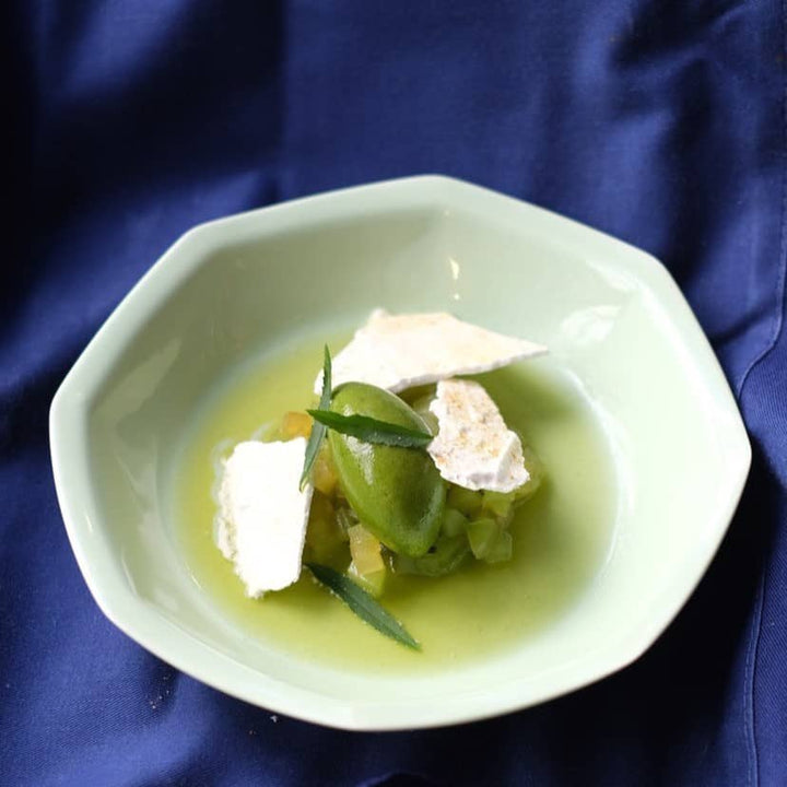 L'assiette creuse en porcelaine octogonale - Vert amande Assiettes creuses Ogre la Fabrique