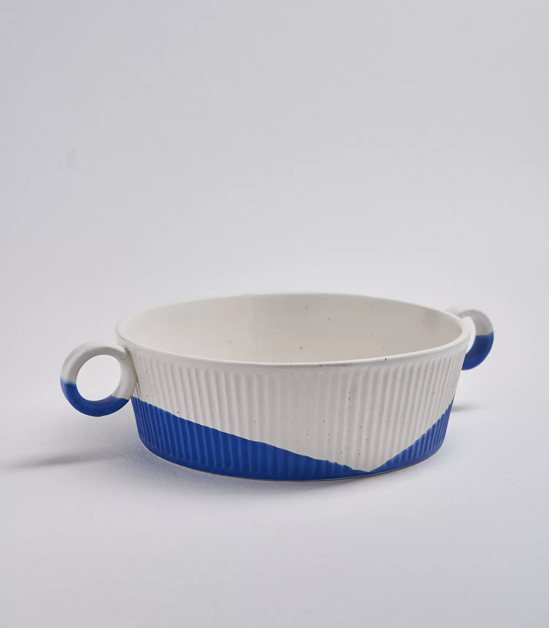 Saladier blanc et bleu en céramique made in Portugal Saladiers Maryne Guyot créations