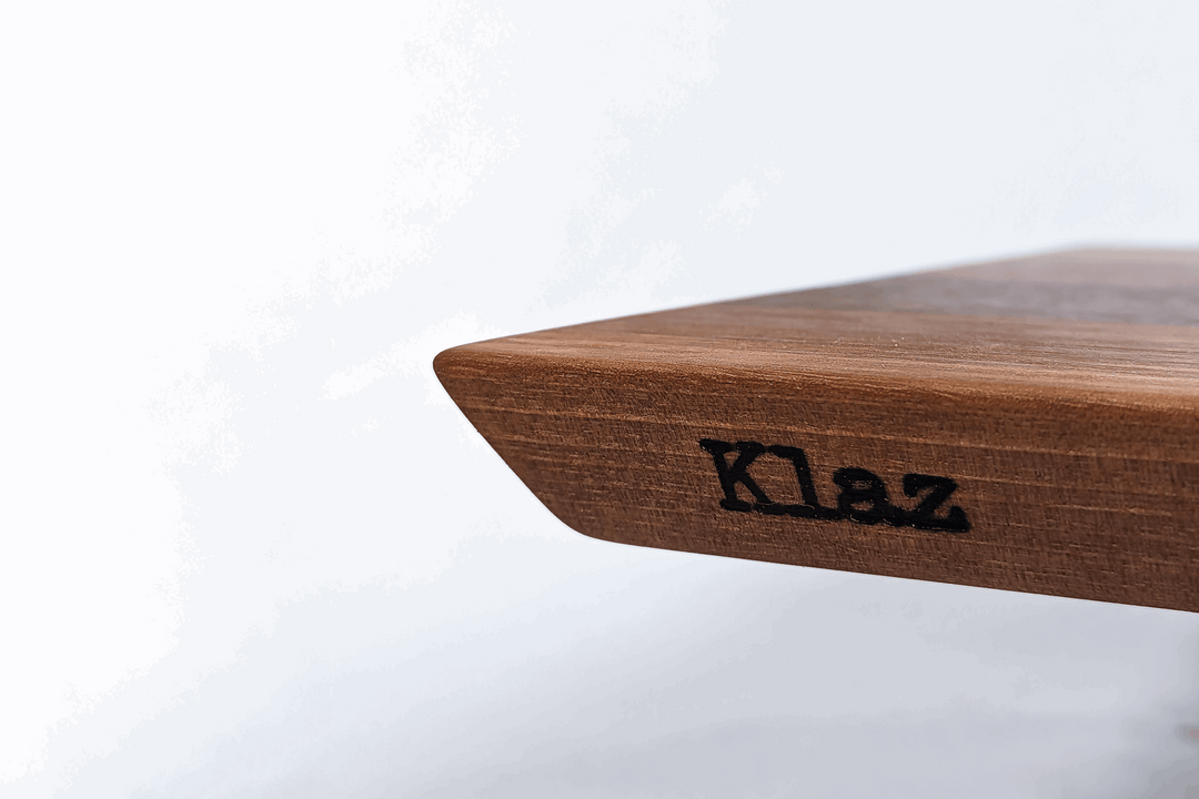 Planche à découper KLAZ en noyer massif artisanal made in France
